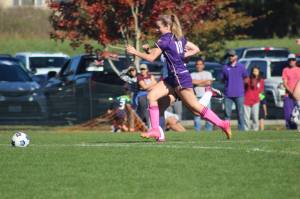 Heather Spaulding \ Staff photo
Charley Lawrence-Sampson rushes to the ball.