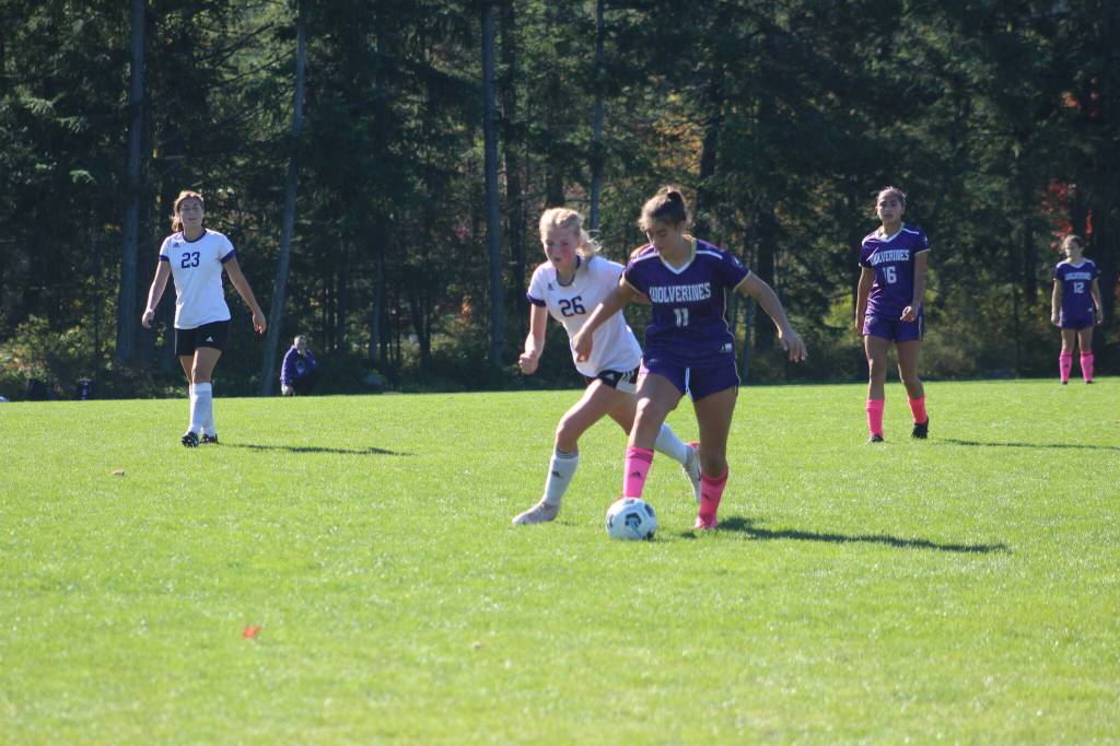 Heather Spaulding \ Staff photo
Sheya Welty defends the ball.