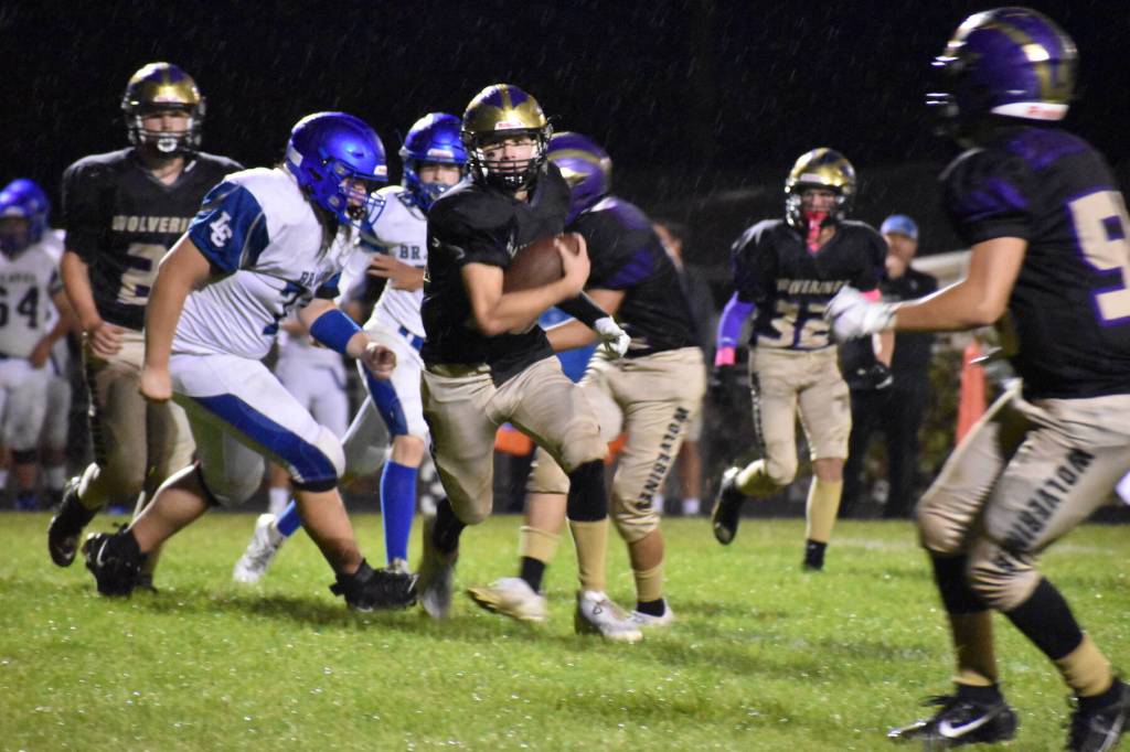 Kelley Balcomb-Bartok \ Staff photo
Quarterback weaves through opponents.