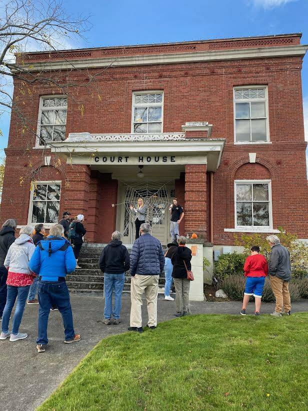 Isabel Ashley \ staff photo
Attendees heading to the Haunted Courthouse Tour