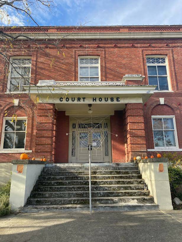 Isabel Ashley \ staff photo
The courthouse dons its Halloween garb.