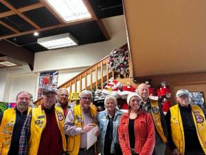 Heather Spaulding \ Staff photo
Lions pose with Rachelle Radonski before the