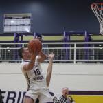 Isabel Ashley/Staff photo
Pierce Klein, Junior, prepares for a shot.