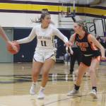 Isabel Ashley/Staff photo
Sheya Welty, Senior, makes her way down the court.