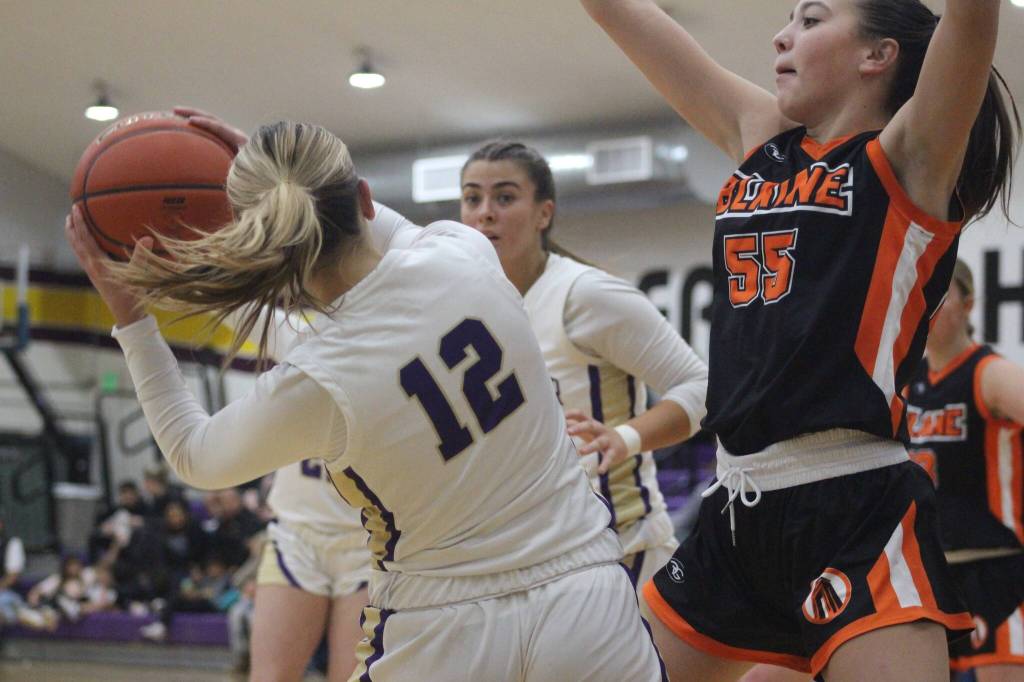 Isabel Ashley/Staff photo
Sarah Cruz, Junior, dodges an opposing player.