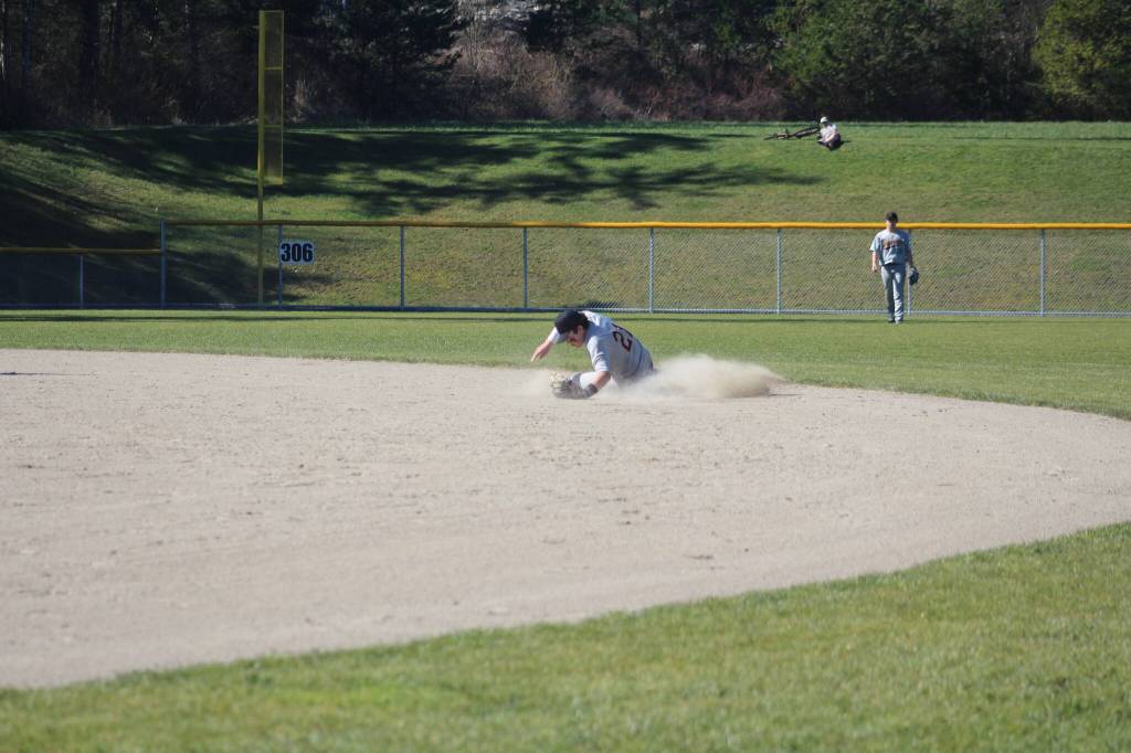 Staff photo/ Isabel Ashley
Elliot Samonas, senior, catches a ground ball