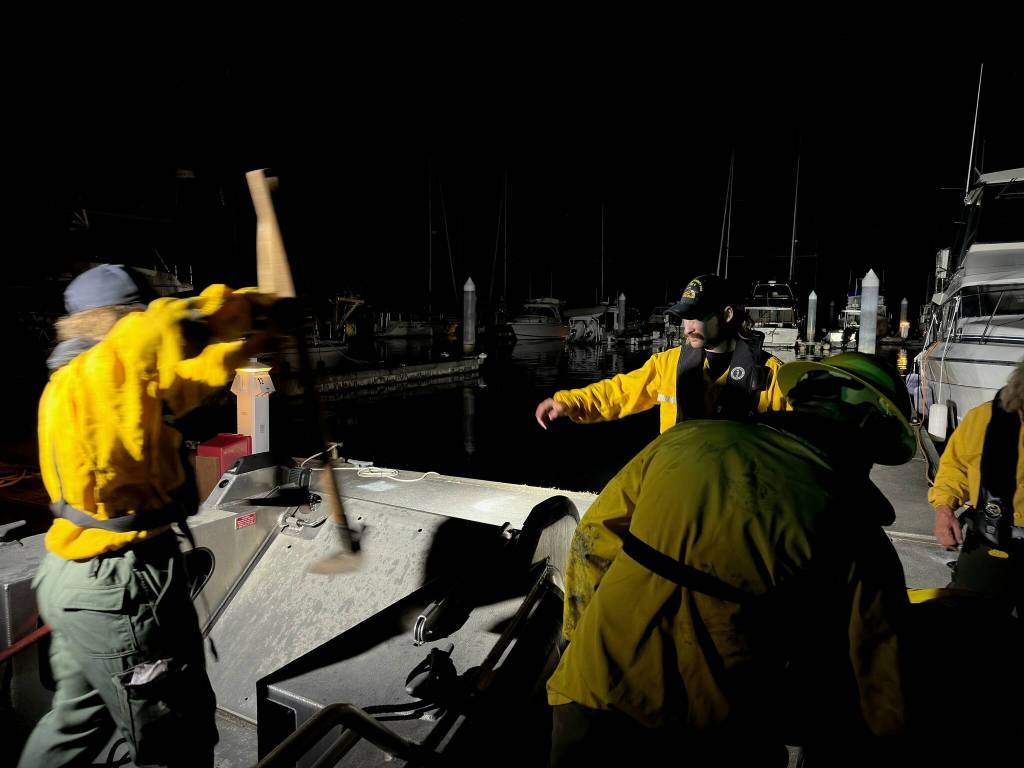 Monico Mackinnon photo.
Firefighters on scene of the fire.