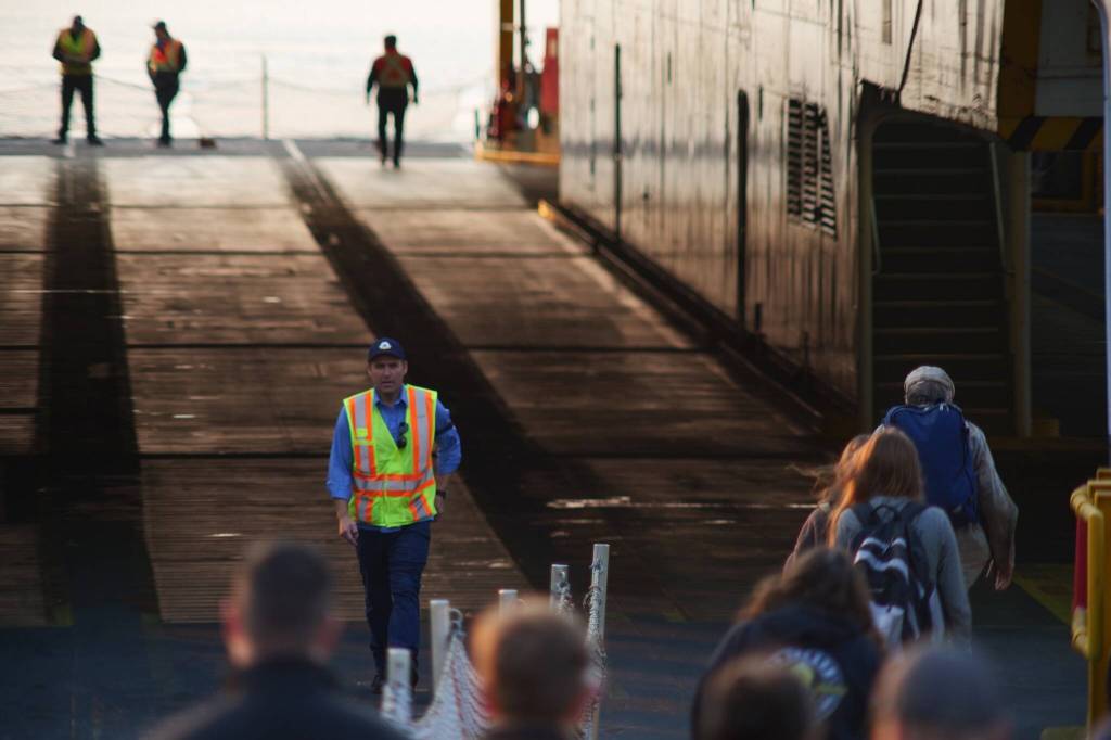 Darrell Kirk photo.
Foot passengers board the ferry.