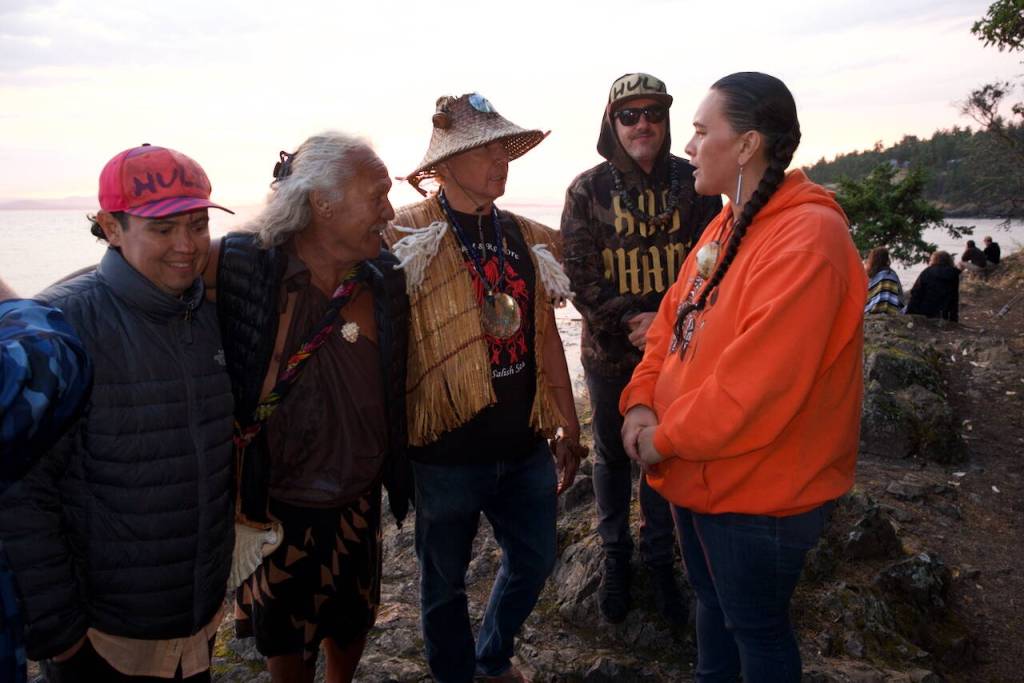 Darrell Kirk/staff photo.
Impromptu Sunset music gathering. Left to right: Josiah French Feld, Kupuna (Uncle Leimana), Paul Chiyokten Wagner, Petroglyph, and Maka Gallinger.